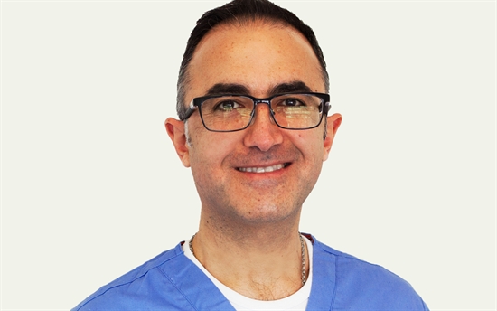 Rotfyllingsspesialist Arash Sanjabi